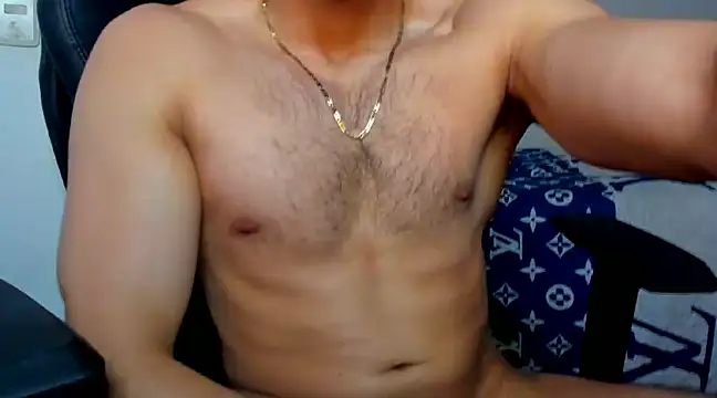 Snapshot of Tommy_Bred chatting on 02/01/25, 12:40 Tommy Bred online show from 02/01/25, 12:40