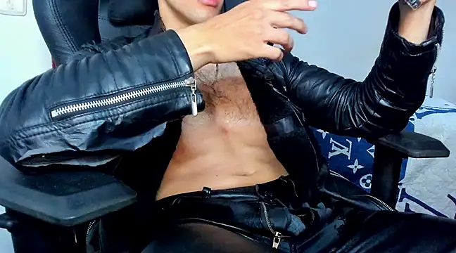 Snapshot of Tommy_Bred chatting on 02/14/25, 09:32 Tommy Bred online show from 02/14/25, 09:32