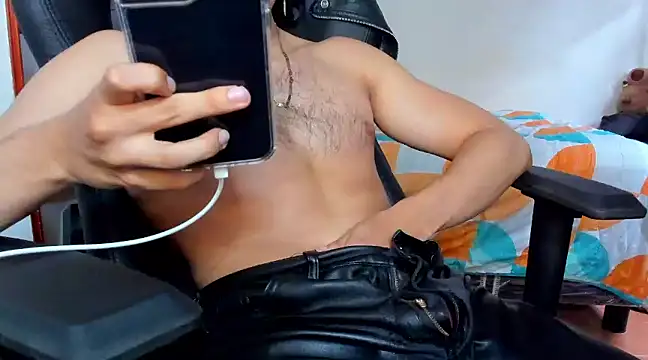 Snapshot of Tommy_Bred chatting on 03/11/25, 06:52 Tommy Bred online show from 03/11/25, 06:52