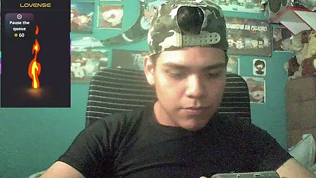Snapshot of Valesh20 chatting on 05/19/26, 01:56 Valesh20 online show from 05/19/26, 01:56