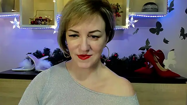 Snapshot of feliziaDesire chatting on 12/27/24, 10:45 feliziaDesire online show from 12/27/24, 10:45