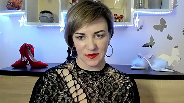 Snapshot of feliziaDesire chatting on 02/27/25, 12:02 feliziaDesire online show from 02/27/25, 12:02