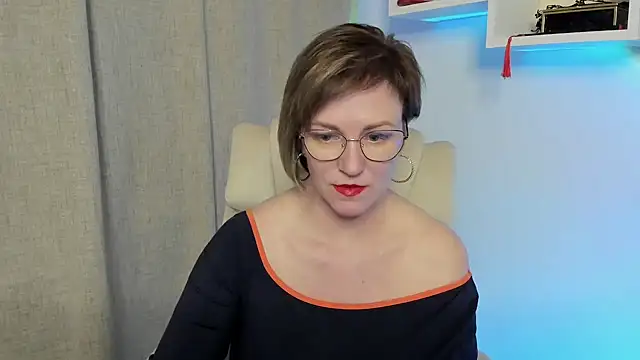 Snapshot of feliziaDesire chatting on 05/06/26, 12:21 feliziaDesire online show from 05/06/26, 12:21