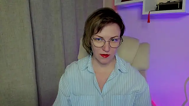 Snapshot of feliziaDesire chatting on 05/13/26, 02:03 feliziaDesire online show from 05/13/26, 02:03
