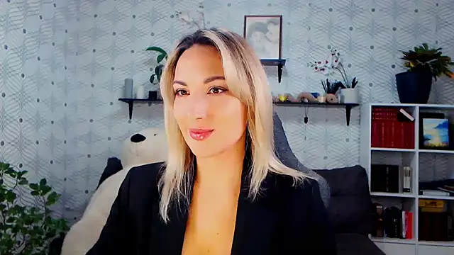 MillaXQueen online show from 11/11/25, 02:28