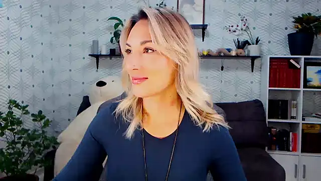 MillaXQueen online show from 11/16/25, 05:57