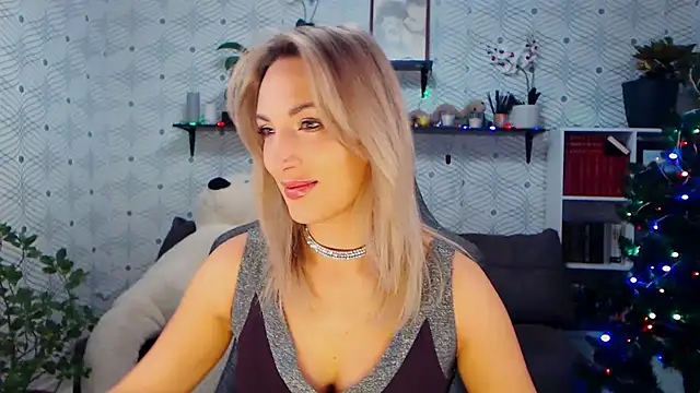 MillaXQueen online show from 12/14/25, 07:25