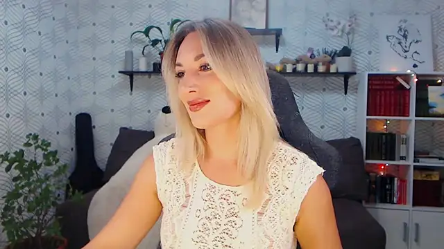 Snapshot of MillaXQueen chatting on 06/15/26, 02:52 MillaXQueen online show from 06/15/26, 02:52