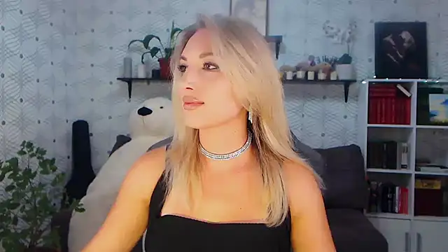 Snapshot of MillaXQueen chatting on 06/23/26, 03:10 MillaXQueen online show from 06/23/26, 03:10