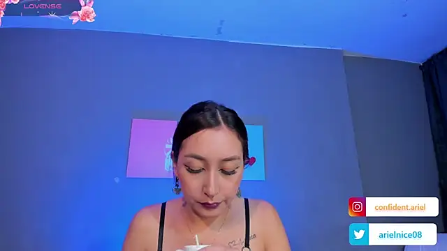 Snapshot of ariel35 chatting on 02/14/25, 01:23 ariel35 online show from 02/14/25, 01:23