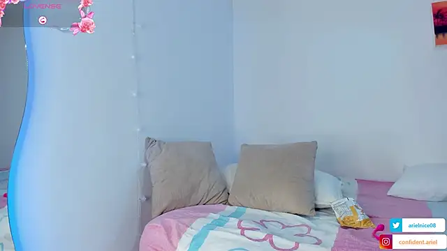 Snapshot of ariel35 chatting on 11/16/25, 08:03 ariel35 online show from 11/16/25, 08:03