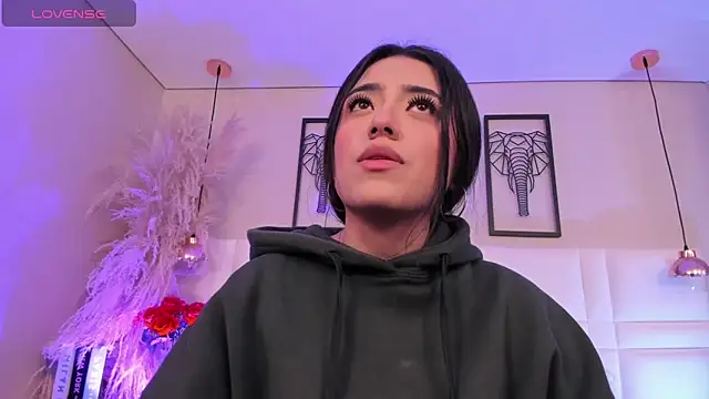 Rebeca jones online show from 11/18/25, 12:20