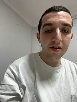 Snapshot of strange6696 chatting on 01/19/25, 04:25 strange6696 online show from 01/19/25, 04:25