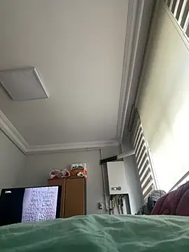 Snapshot of strange6696 chatting on 02/11/25, 12:58 strange6696 online show from 02/11/25, 12:58