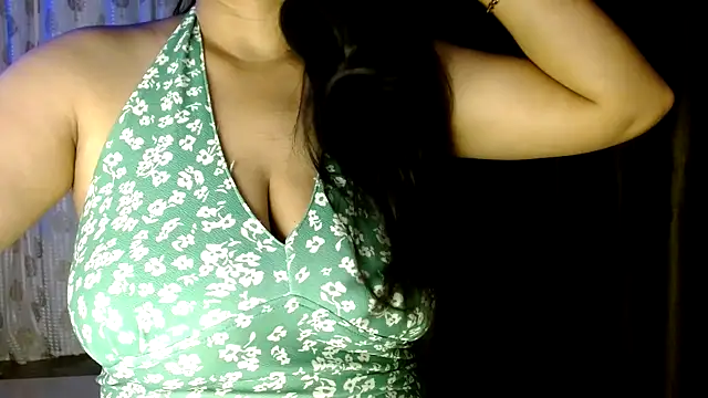 janifer001 online show from 02/15/26, 12:07