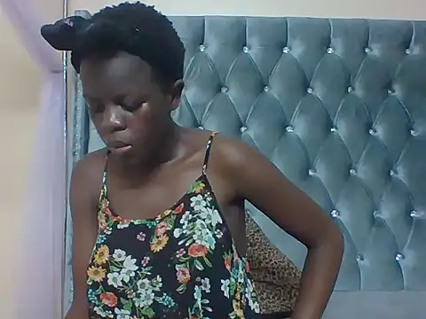 Snapshot of Sexy_Chocolate_Babe chatting on 03/08/25, 12:11 Sexy Chocolate Babe online show from 03/08/25, 12:11