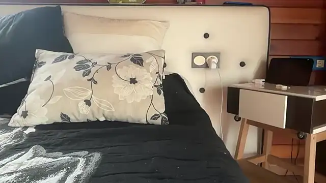 Pitufina love online show from 03/10/26, 08:08