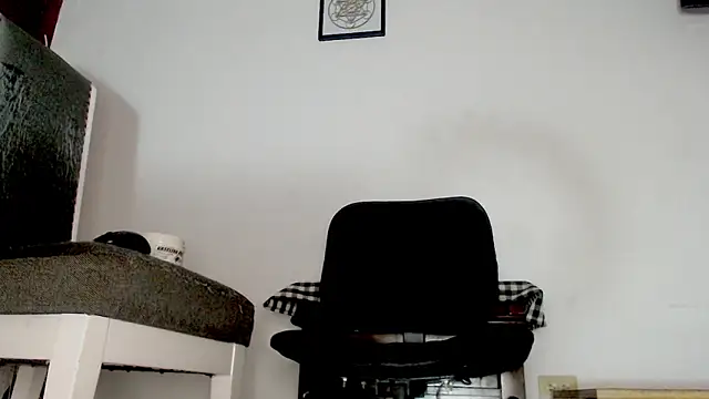 Snapshot of AngelBarbaro chatting on 05/18/26, 08:36 AngelBarbaro online show from 05/18/26, 08:36