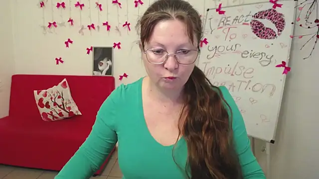 VanessaHotts online show from 03/11/26, 05:57