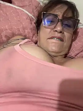 lonely shewolf online show from 10/25/25, 03:25