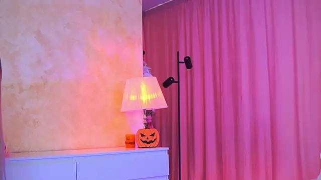 ArtTeasee online show from 11/06/25, 09:32