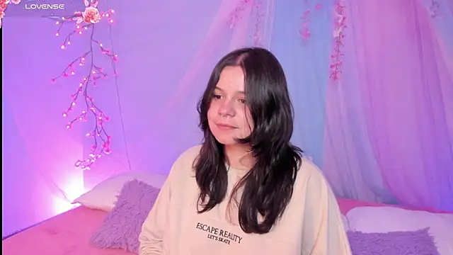 Snapshot of Mey_moon chatting on 07/24/26, 01:58 Mey moon online show from 07/24/26, 01:58