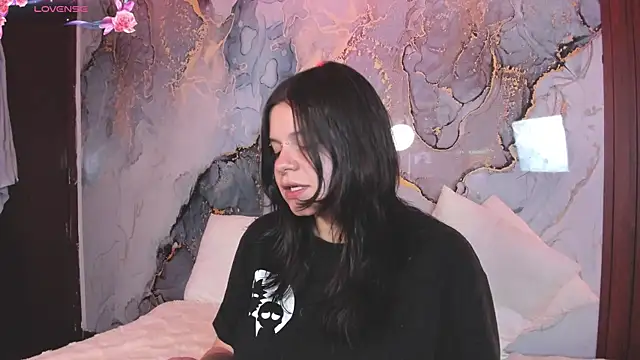 Snapshot of Mey_moon chatting on 08/02/26, 04:00 Mey moon online show from 08/02/26, 04:00
