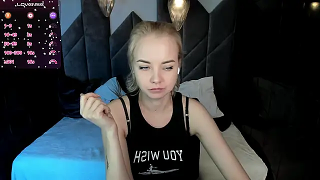 Snapshot of StephanieSweety chatting on 02/05/25, 11:44 StephanieSweety online show from 02/05/25, 11:44