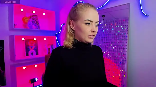 StephanieSweety online show from 04/18/26, 06:12