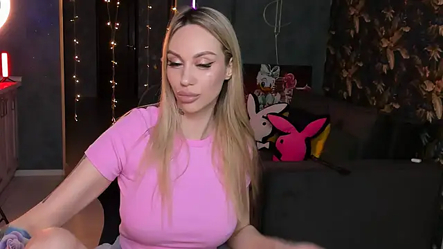 Snapshot of Blckmirrorr chatting on 01/01/25, 06:59 Blckmirrorr online show from 01/01/25, 06:59