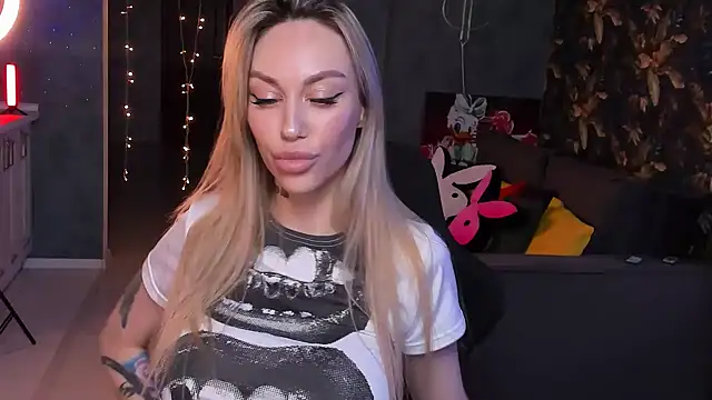 Snapshot of Blckmirrorr chatting on 01/23/25, 04:19 Blckmirrorr online show from 01/23/25, 04:19