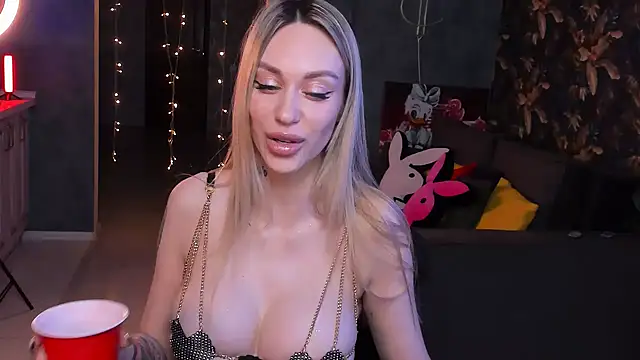 Snapshot of Blckmirrorr chatting on 01/23/25, 01:35 Blckmirrorr online show from 01/23/25, 01:35