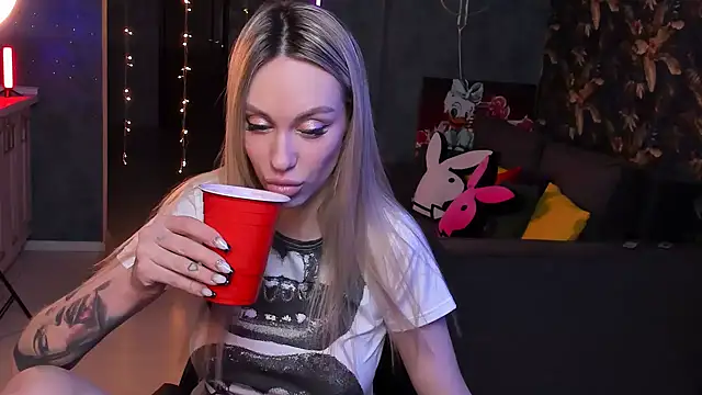 Snapshot of Blckmirrorr chatting on 01/23/25, 04:37 Blckmirrorr online show from 01/23/25, 04:37