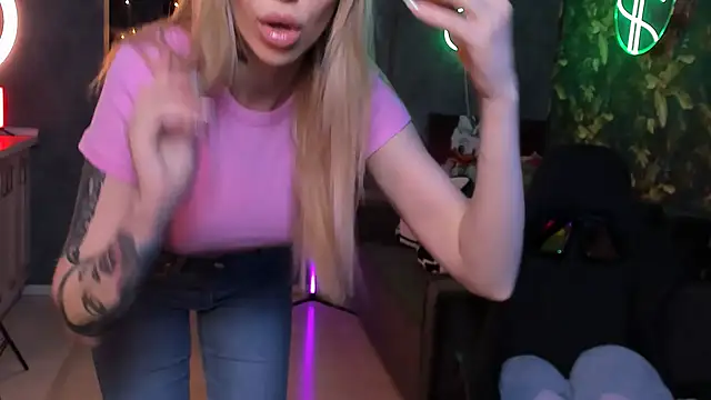 Snapshot of Blckmirrorr chatting on 01/26/25, 01:47 Blckmirrorr online show from 01/26/25, 01:47