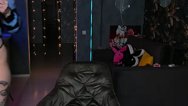 Snapshot of Blckmirrorr chatting on 09/11/25, 04:29 Blckmirrorr online show from 09/11/25, 04:29