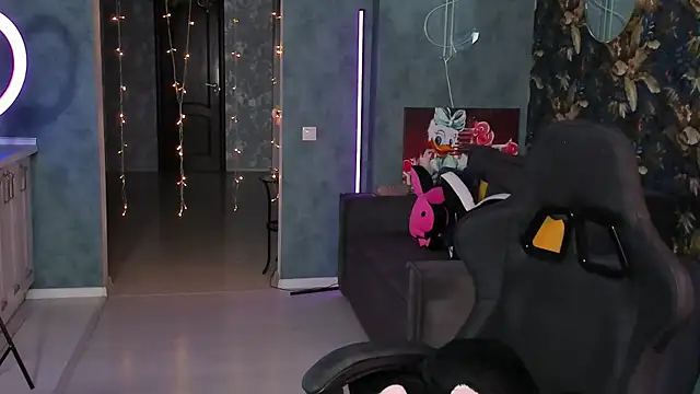 Snapshot of Blckmirrorr chatting on 09/19/25, 12:06 Blckmirrorr online show from 09/19/25, 12:06