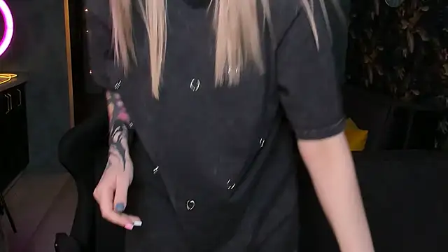 Snapshot of Blckmirrorr chatting on 11/02/25, 01:46 Blckmirrorr online show from 11/02/25, 01:46