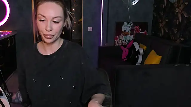 Snapshot of Blckmirrorr chatting on 11/08/25, 10:26 Blckmirrorr online show from 11/08/25, 10:26