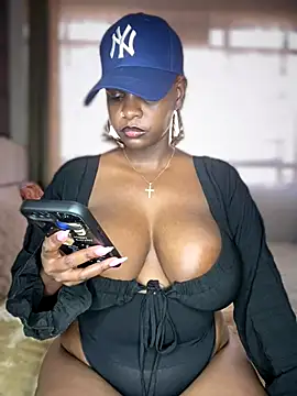 Snapshot of Sexy_panda69 chatting on 12/14/25, 02:33 Sexy panda69 online show from 12/14/25, 02:33