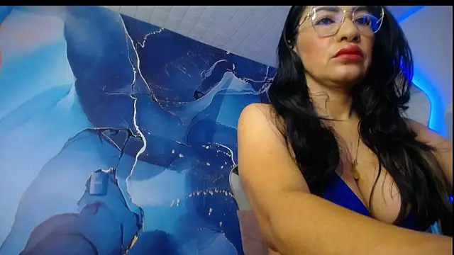 Snapshot of luzcastillo07 chatting on 05/09/26, 06:29 luzcastillo07 online show from 05/09/26, 06:29