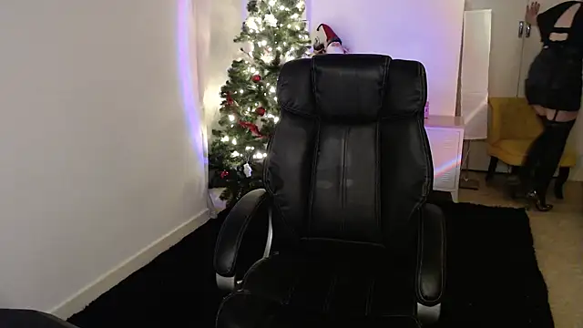 Snapshot of Crystal-dreamt chatting on 11/10/25, 09:52 Crystal-dreamt online show from 11/10/25, 09:52