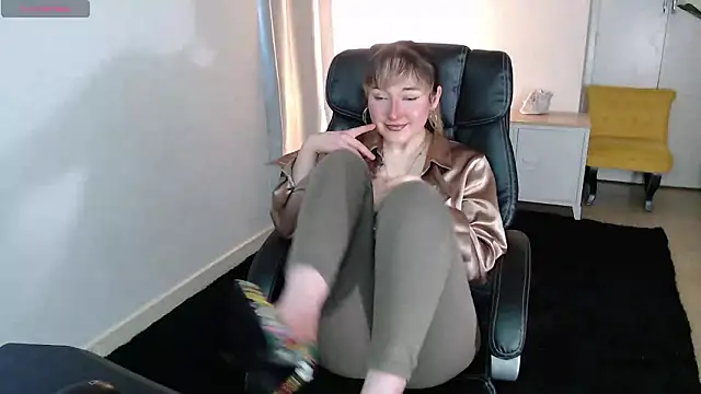 Crystal-dreamt online show from 03/17/26, 03:26