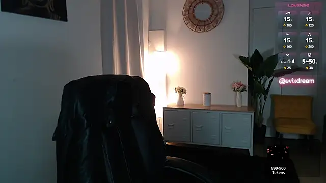 Snapshot of Crystal-dreamt chatting on 05/01/26, 09:14 Crystal-dreamt online show from 05/01/26, 09:14