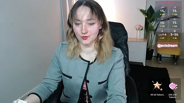 Snapshot of Crystal-dreamt chatting on 05/02/26, 09:03 Crystal-dreamt online show from 05/02/26, 09:03