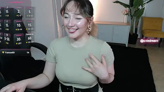 Snapshot of Crystal-dreamt chatting on 05/19/26, 02:01 Crystal-dreamt online show from 05/19/26, 02:01