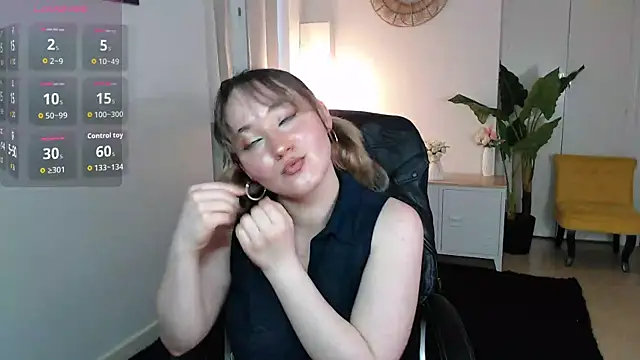 Snapshot of Crystal-dreamt chatting on 05/31/26, 09:27 Crystal-dreamt online show from 05/31/26, 09:27