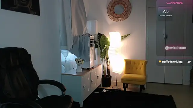 Crystal-dreamt online show from 08/03/26, 02:44