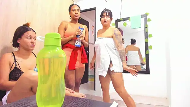 andreita trujillos online show from 10/20/25, 04:18