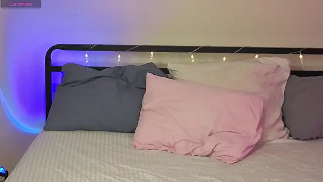 sinthiaroze online show from 11/22/25, 05:23