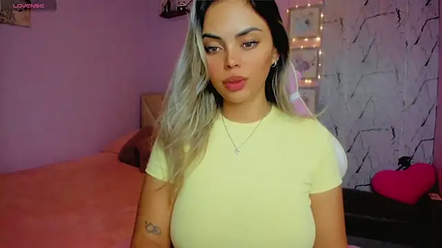 Snapshot of Gabby_prieto chatting on 06/19/26, 01:21 Gabby prieto online show from 06/19/26, 01:21